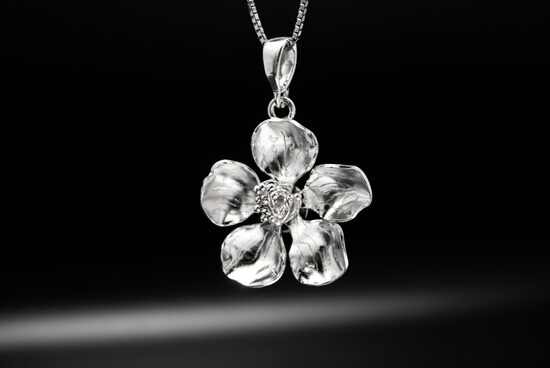 Sudraba Ābeļziedu kulons ar ķēdīti 